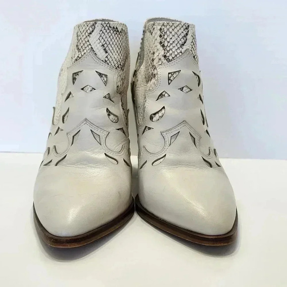 Gianni Bini Women's Size 9 "Risk Taker" Block Heel Leather Bootie - Picture 3 of 10